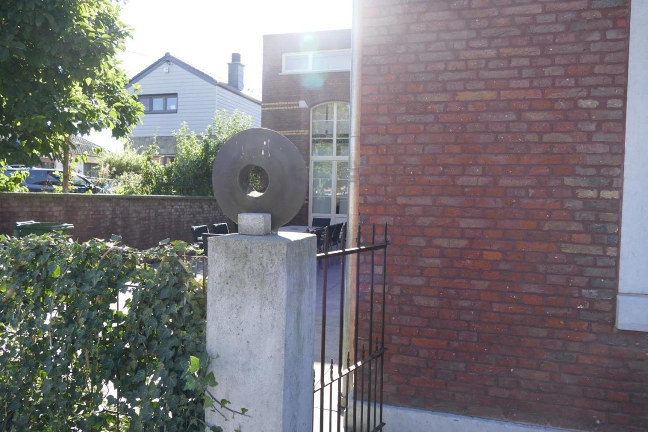 Ferienwohnung De Oude School Visé Exterior foto